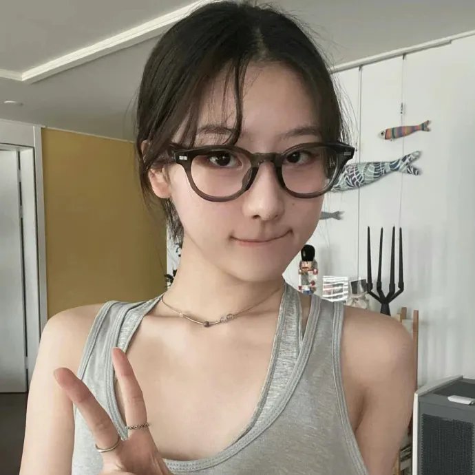 不装了，我才是三个大佬哥哥的心尖宠